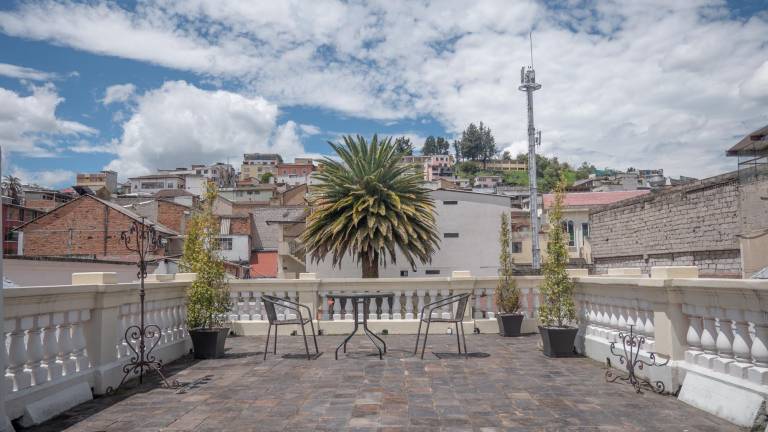 Casona 1914 Quito - Gothic Cathedral View Rooftop — photo 4