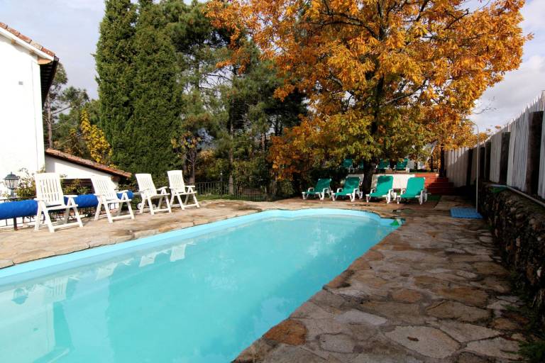 Vacation home with yard, pool & jacuzzi — photo 3