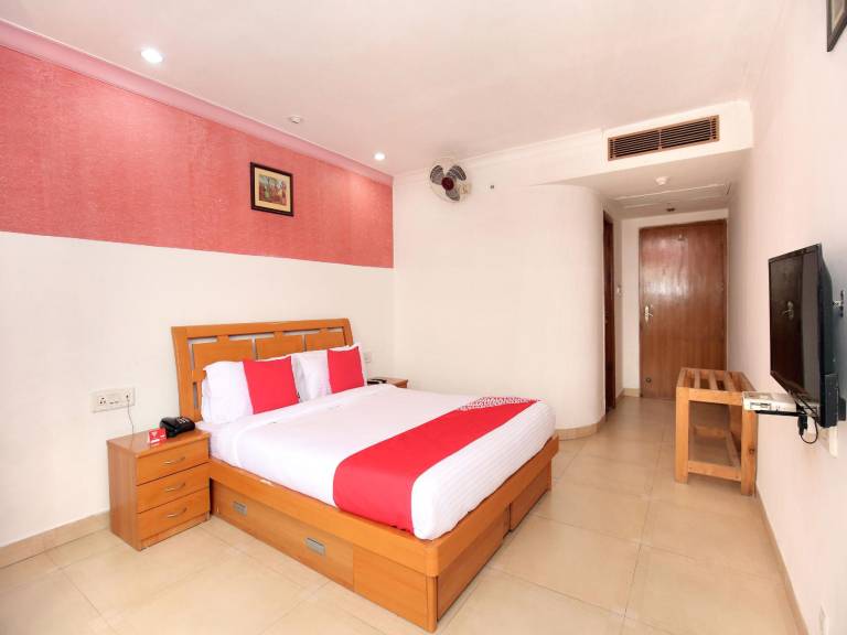 OYO 13365 Hotel Teg Royal — photo 2