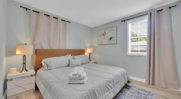 Vacation home with pool in Jacksonville, FL