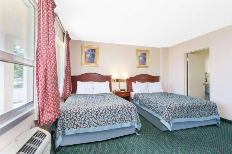 Sky Palace Inn and Suites Wichita East — photo 3