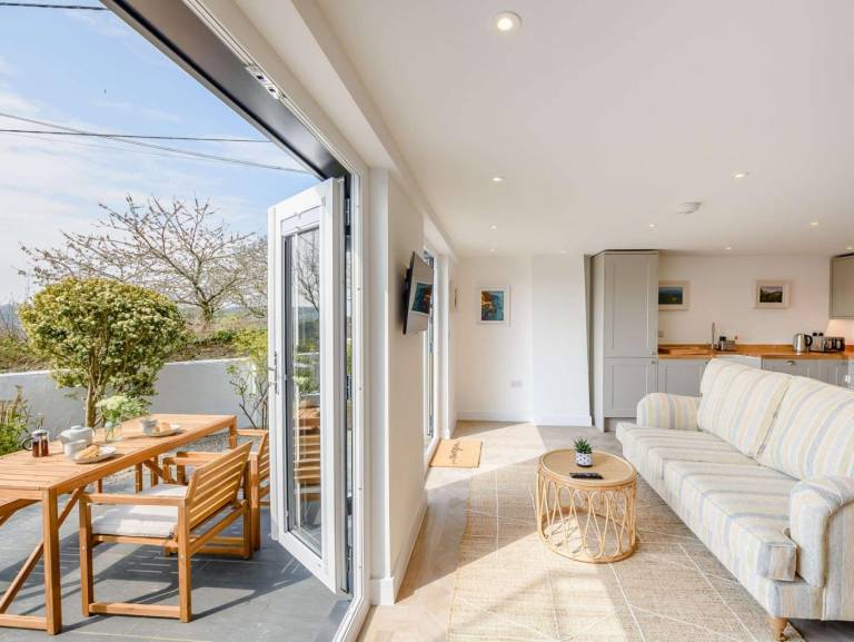 Cottage with garden, terrace & grill | Water view — photo 2