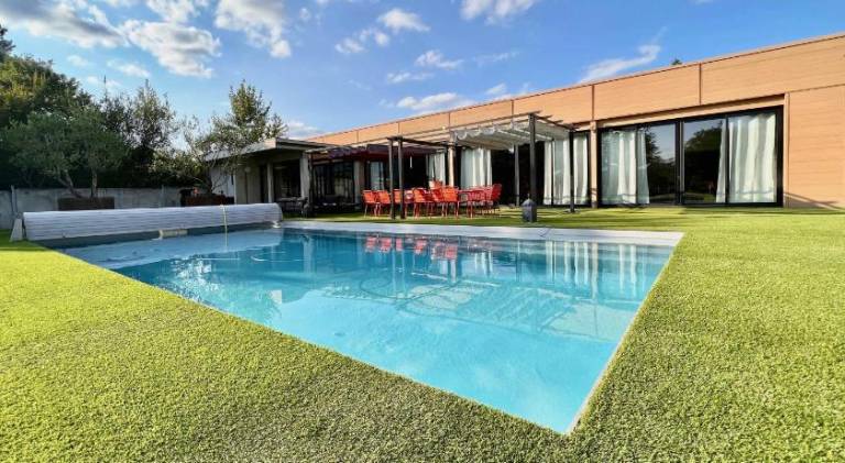 Villa with hot tub & pool in Montauban