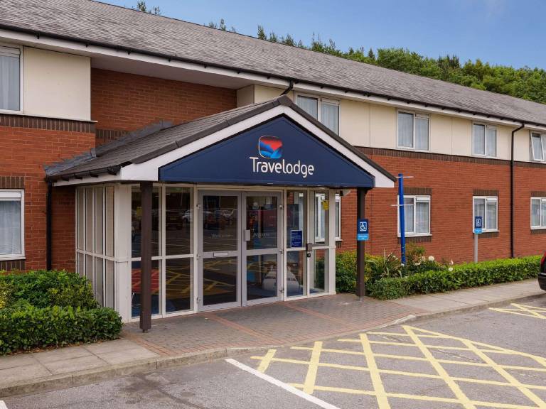Travelodge Wakefield Woolley Edge M1 Northbound — photo 2