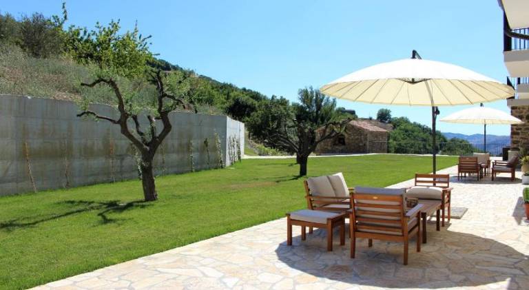 Villa with pool — photo 4
