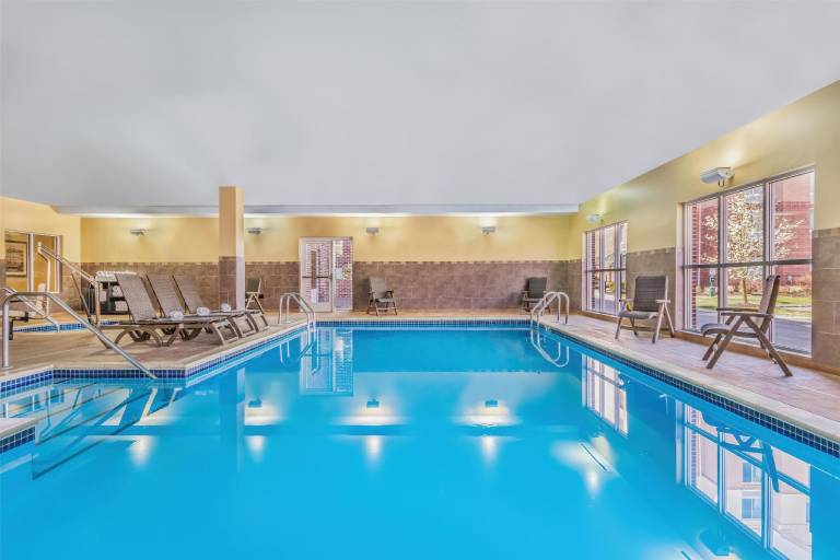 Hampton Inn & Suites Detroit/Airport-Romulus — photo 2