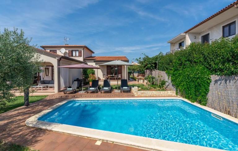 Fully equipped pleasant villa with barbecue, patio & private pool | Dogs allowed — photo 2