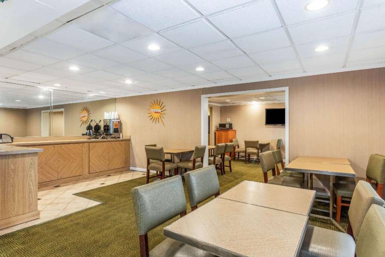 Baymont by Wyndham Orlando South — photo 4