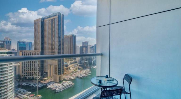 Chic Waterfront Living - Marina View — photo 3