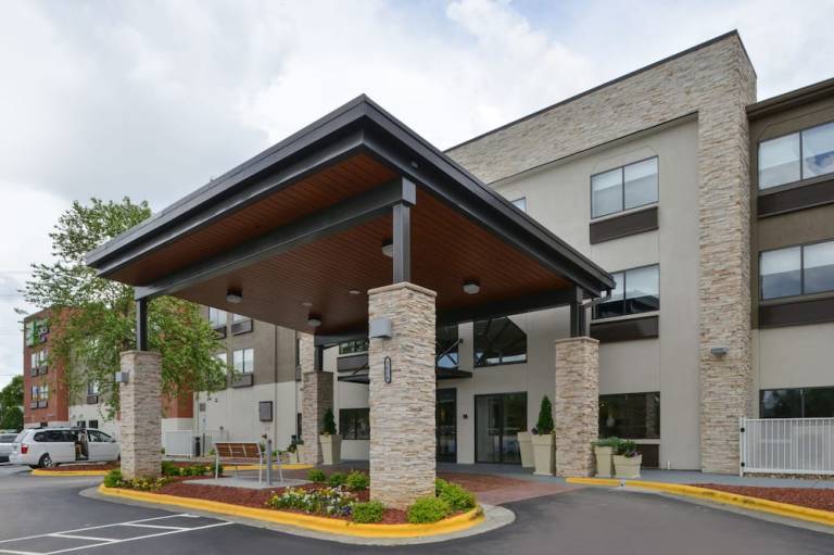 Holiday Inn Express & Suites Raleigh NE Medical Ctr Area by IHG