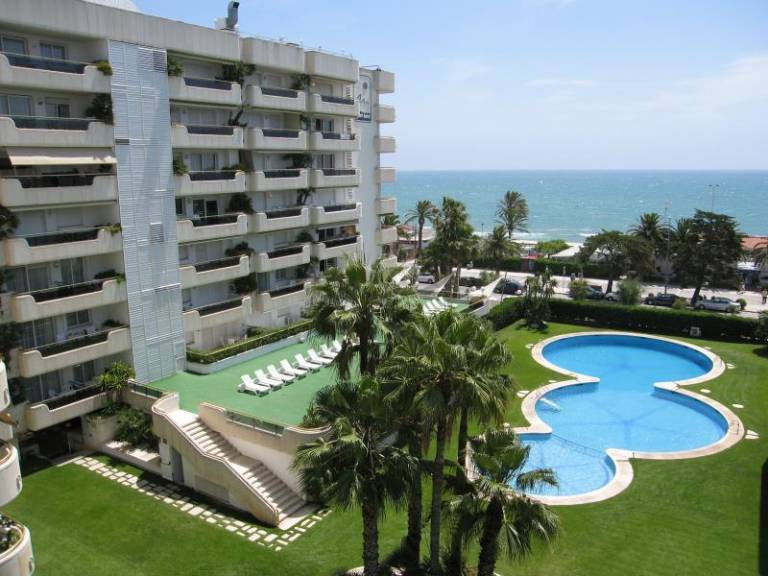 Serviced apartment with garden, terrace & pool in Sitges