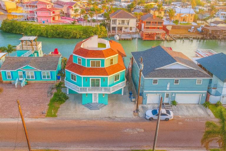 House with pool & barbecue in Port Isabel, TX