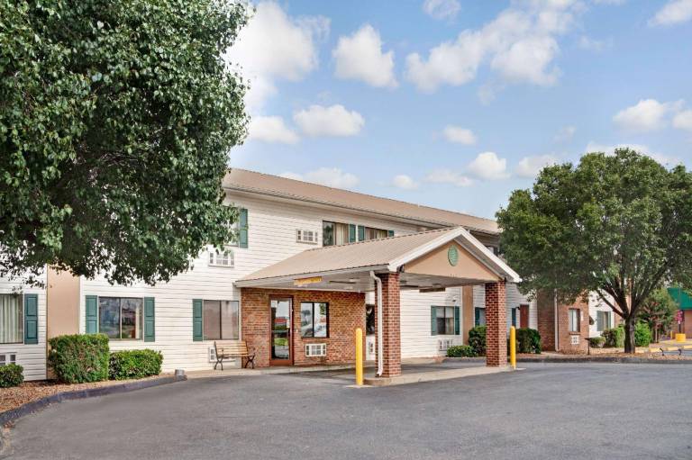 Super 8 By Wyndham West Memphis in West Memphis, AR