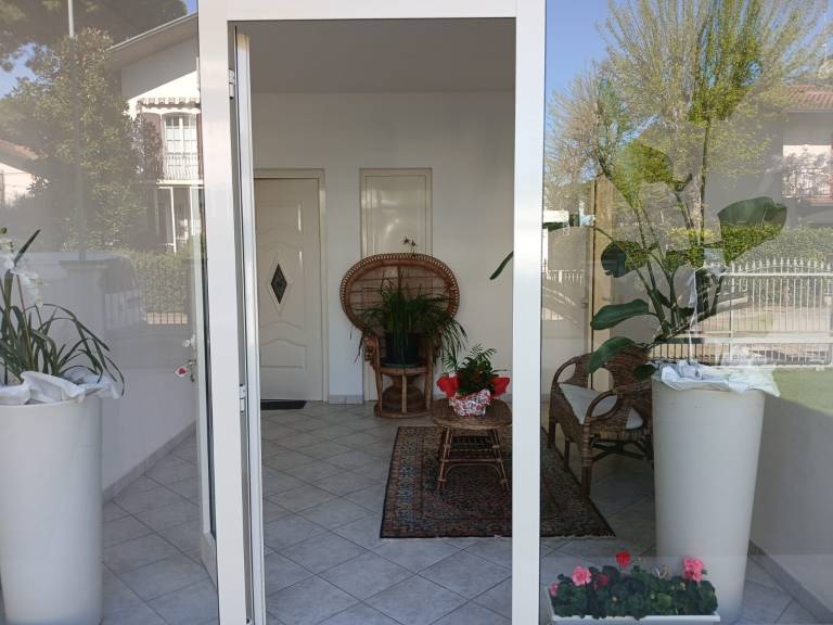 Holiday apartment with patio | City view — photo 4
