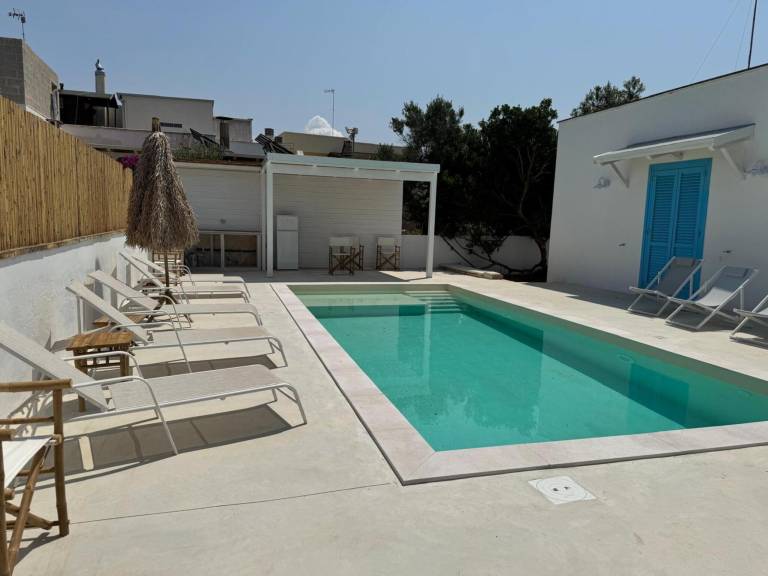 Villa 'Azzurra' with Private Pool, Wi-Fi and Air Conditioning in Alliste