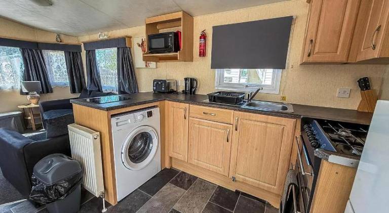 Stunning Caravan At Cherry Tree Holiday Park In Norfolk, Sleeps 8 Ref 70529C — photo 5