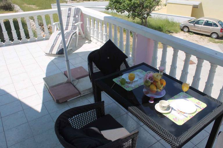 Holiday apartment with terrace and sea view — photo 5