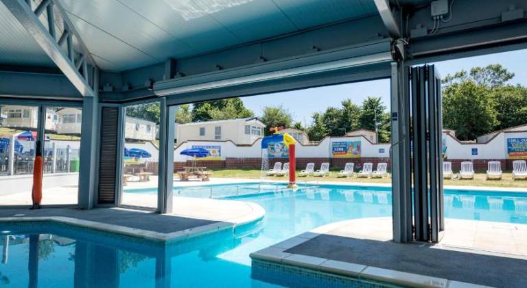 Tent with pool — photo 4