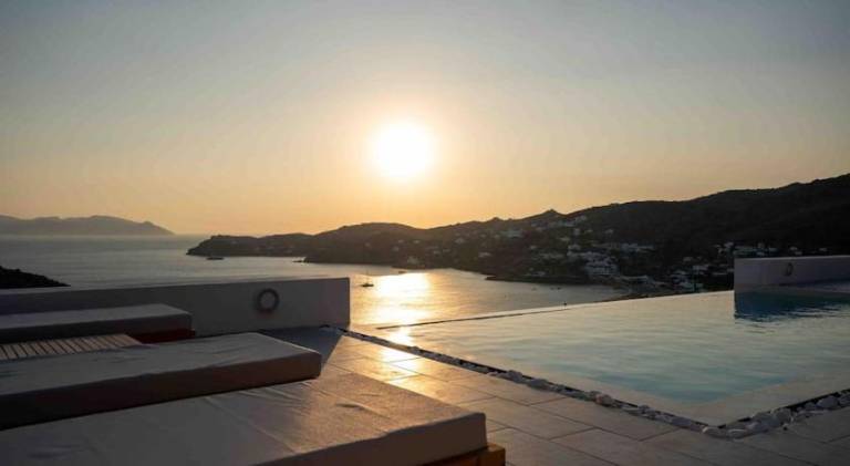 Villa with terrace & pool — photo 4