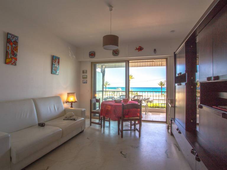 Seafront studio with terrace, near beaches and center, Free Wifi — photo 2