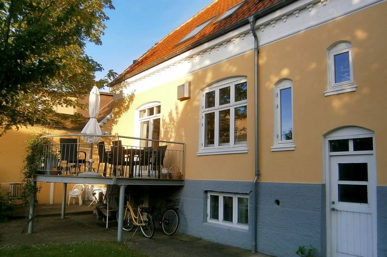 Pleasant vacation home with terrace & yard | Sea view | Pet-friendly — photo 3