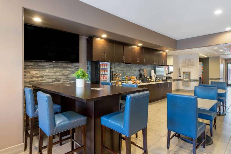 Microtel Inn & Suites by Wyndham Tracy — photo 2