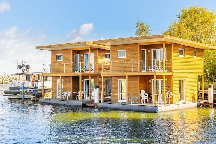 Houseboat Barth