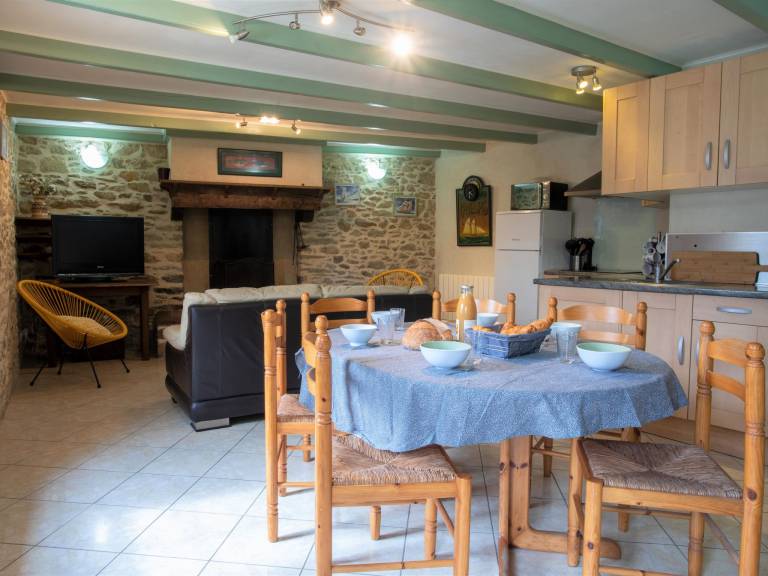 Fully equipped charming vacation home with patio & barbeque | Dogs allowed — photo 2