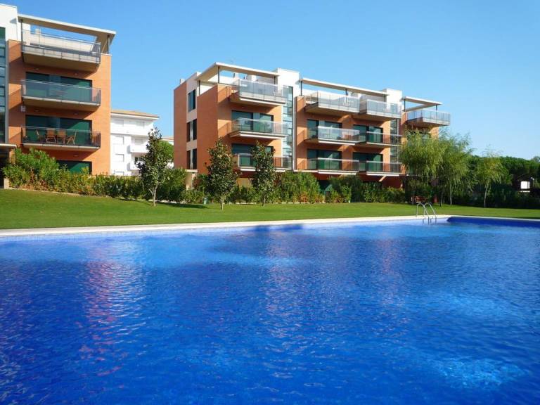 Luxury Apartment with Golf View, Pool, and Near Beach in Pals – Sleeps 6 in Begur