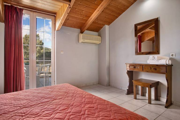 Apartment "Dolphin Apartment Sea View 12" with Private Balcony, Shared Garden & Wi-Fi — photo 2