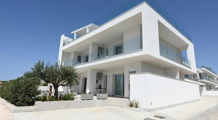 Holiday apartment with yard, terrace & grill — photo 5