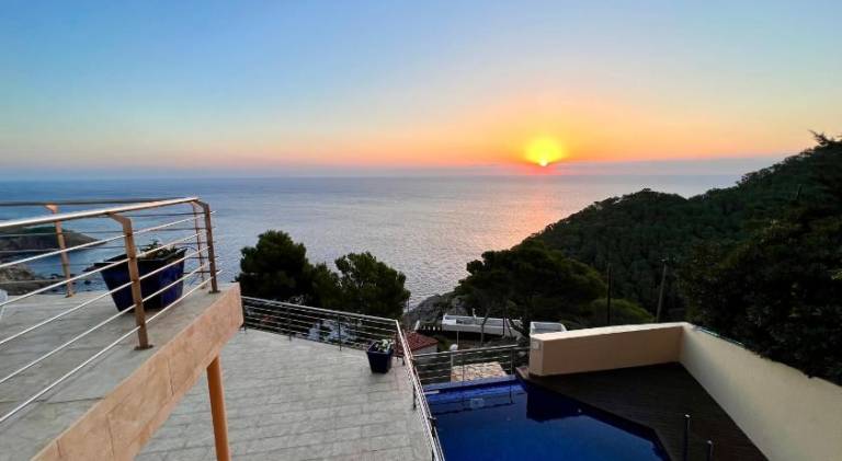 Fully equipped pleasant villa with patio, barbeque & private pool | Perfect for remote work | Pet-friendly in Begur