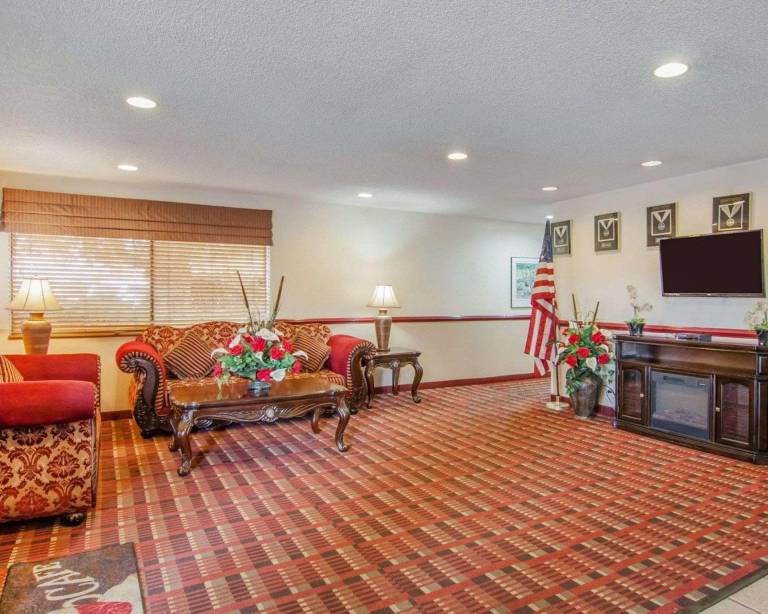 Quality Inn & Suites Medford Airport — photo 5