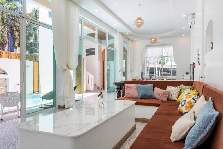 Pleasant villa with BBQ, pool & jacuzzi | Near Walking Street | Beach nearby | Perfect for remote work | Pets allowed — photo 4