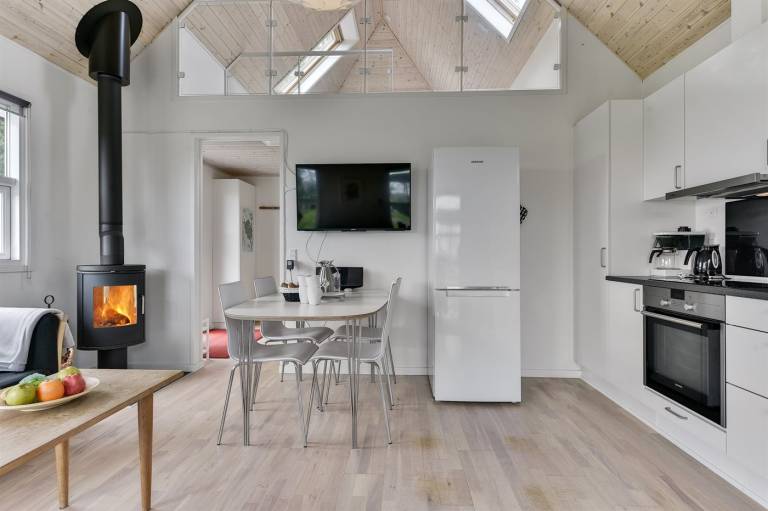 Vacation home with barbecue & patio | Pets allowed — photo 5