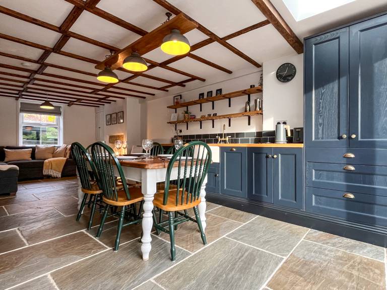 Family-friendly cottage with yard | River view | Pets are welcome — photo 4