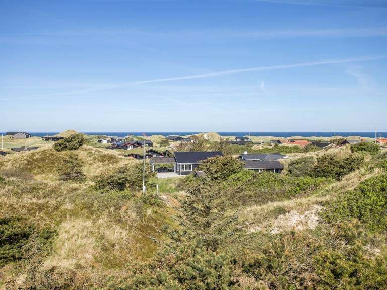 Family-friendly vacation home with terrace | Beach nearby | Pet-friendly — photo 4