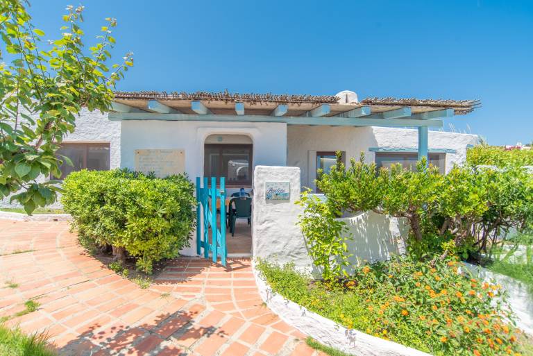 Vacation home with terrace & yard | Sea view — photo 4