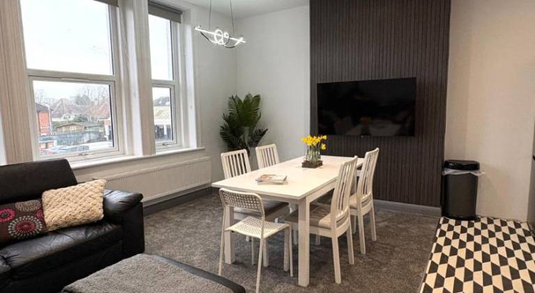 Spacious 4 Bed Retreat, 2 Bath, Sleeps 8 plus 2, Beach, Bars, Dinning, Shops, Golf, for Groups, Cont — photo 2