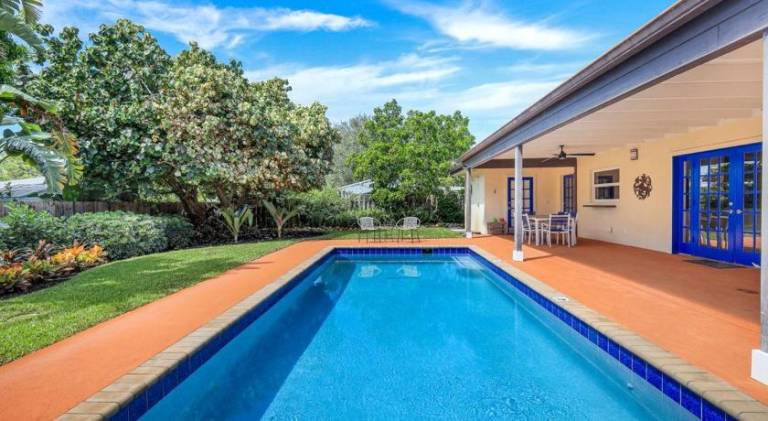 Vacation home with pool — photo 4