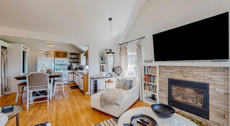 House | Beach nearby | Pets allowed — photo 2