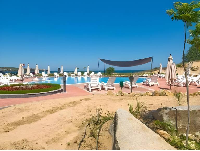 Serviced apartment with pool, patio & sauna | Beach nearby | Perfect for remote work | Pet-friendly — photo 3