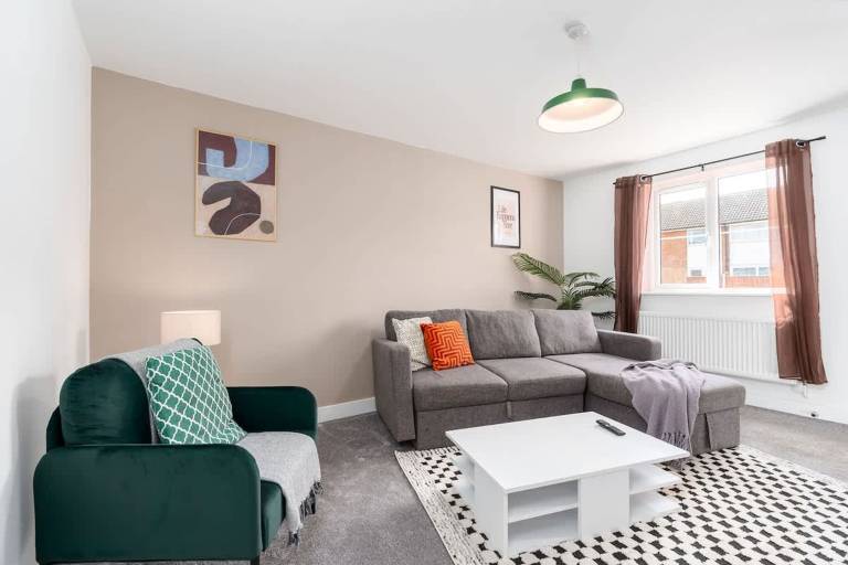 Family-oriented house with garden & fast internet | Pet-friendly in Tewkesbury