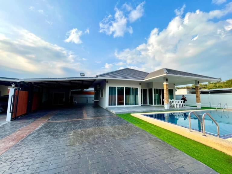 Villa with pool in Phetchaburi