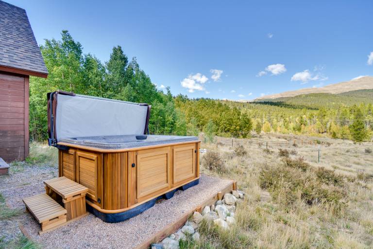 Hot Tub & Deck: Cabin Near Dtwn Alma & Breck — photo 3