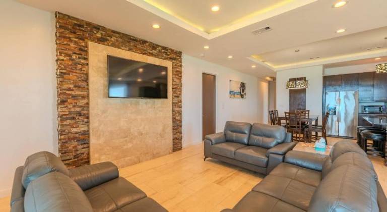 5 BEDROOM BEACHFRONT CONDO - 4th Floor — photo 5