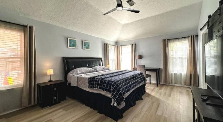 Vacation home with jacuzzi | Pets allowed — photo 2