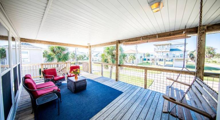 Vacation home with barbeque, yard & terrace — photo 3
