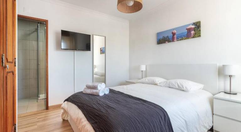 HostWise - Spacious & Sunny Flat - Loule in Loulé