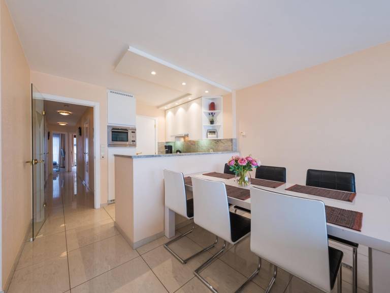 Fully equipped apartment with patio | Sea view | Next to the beach | Pets are welcome — photo 4